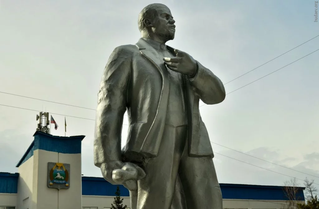 Курумкан. Памятник Ленину