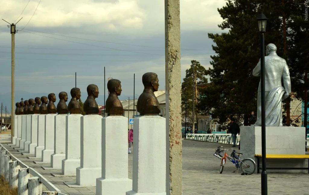Бюсты героям Курумкана