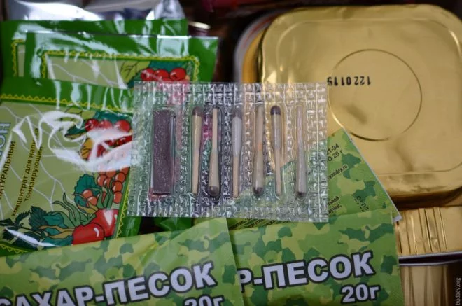 Индивидуальный рацион питания российской армии. Содержимое упаковки - водоветроустойчивые спички